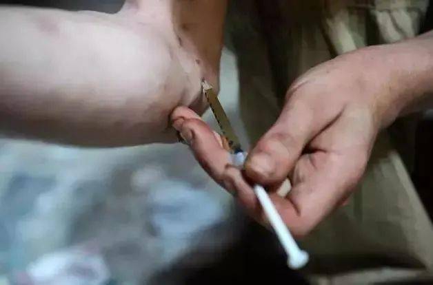 吸毒啥感觉啊_吸毒当时的感觉_20秒让你体验下吸毒的感觉