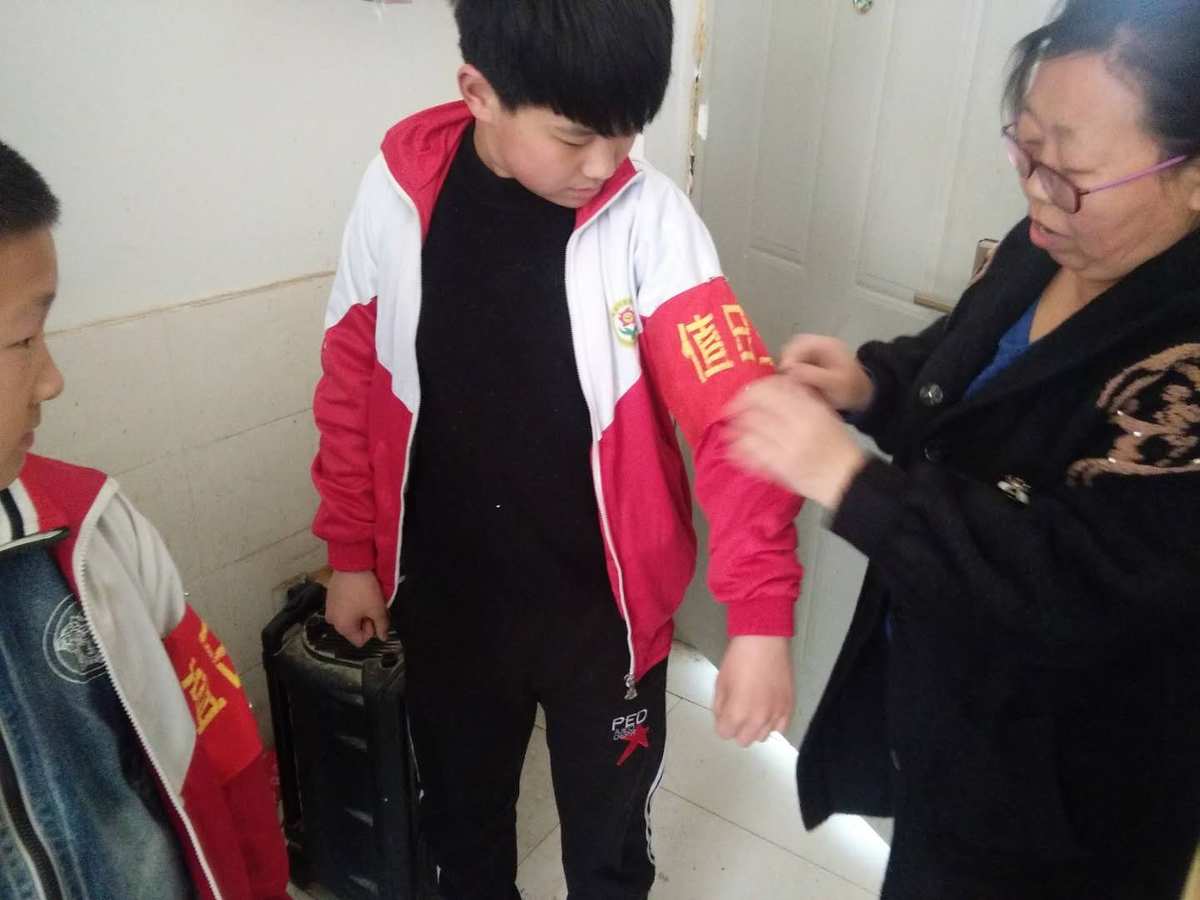 美女图片脱裤衩jiji_男士脱裤衩露出鸡鸡来_女生脱裤衩