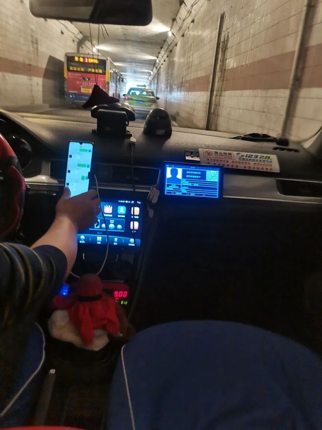出租车2020怎么联机_出租车模拟多人联机_手机版出租车怎么联机游戏