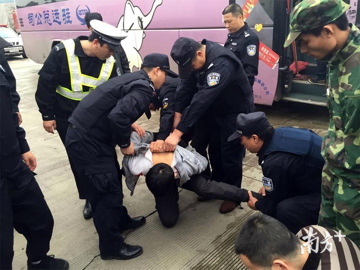 好玩警察版手机游戏推荐_手机版超好玩的警察游戏_警察游戏手游推荐