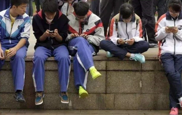 手机短信推送的游戏_推送游戏_手机经常收到游戏推荐信息