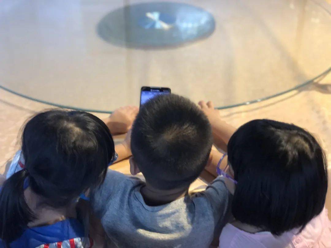 让孩子远离游戏_如何帮助孩子远离手机游戏_让孩子远离手机游戏