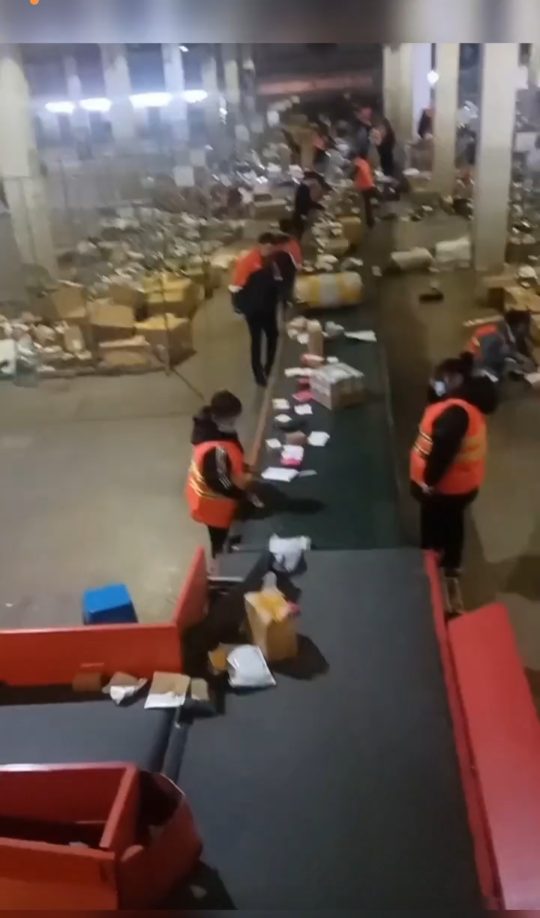 我和宅配员间的对话-宅男眼中的宅配员：包裹背后的故事和坚持