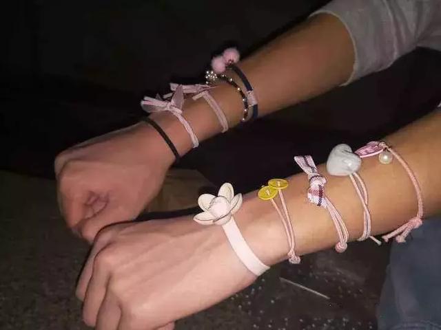 擦炮的花式玩法-擦炮新花式，手速PK身体舞动，谁能成为明星？