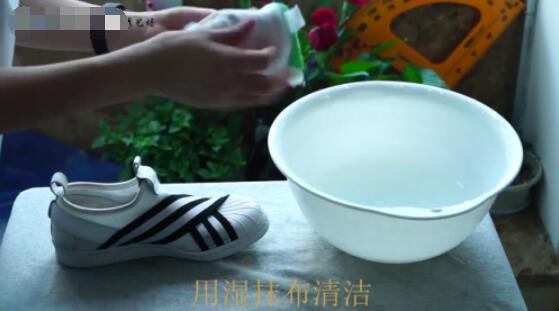 表带发黄怎么清洗-表带发黄？钟表匠人教你3招清洗小技巧，重新