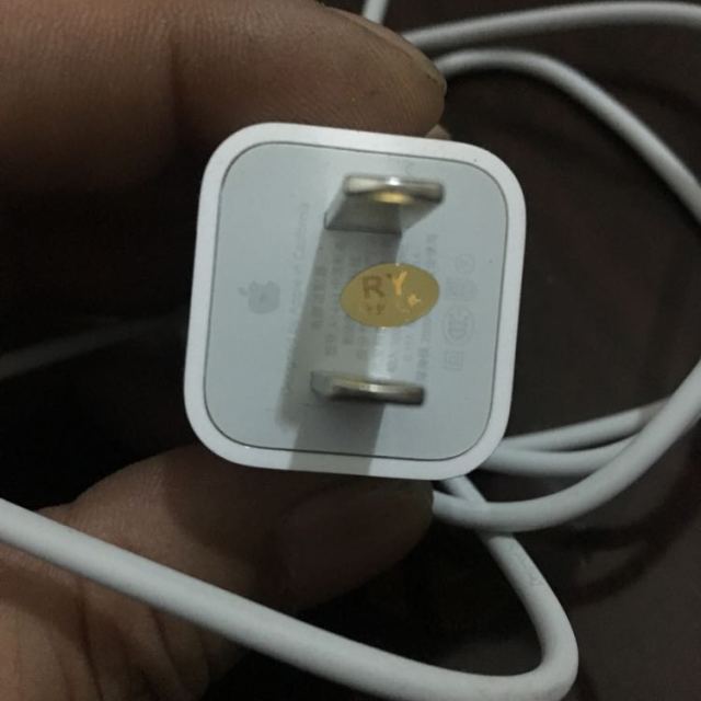 iphone充电充不进去-iPhone充电问题全解析，原因竟
