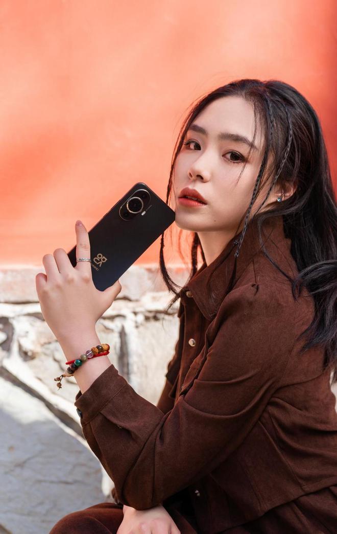华为手机加什么_一加手机和华为哪个好_买华为手机加钱吗